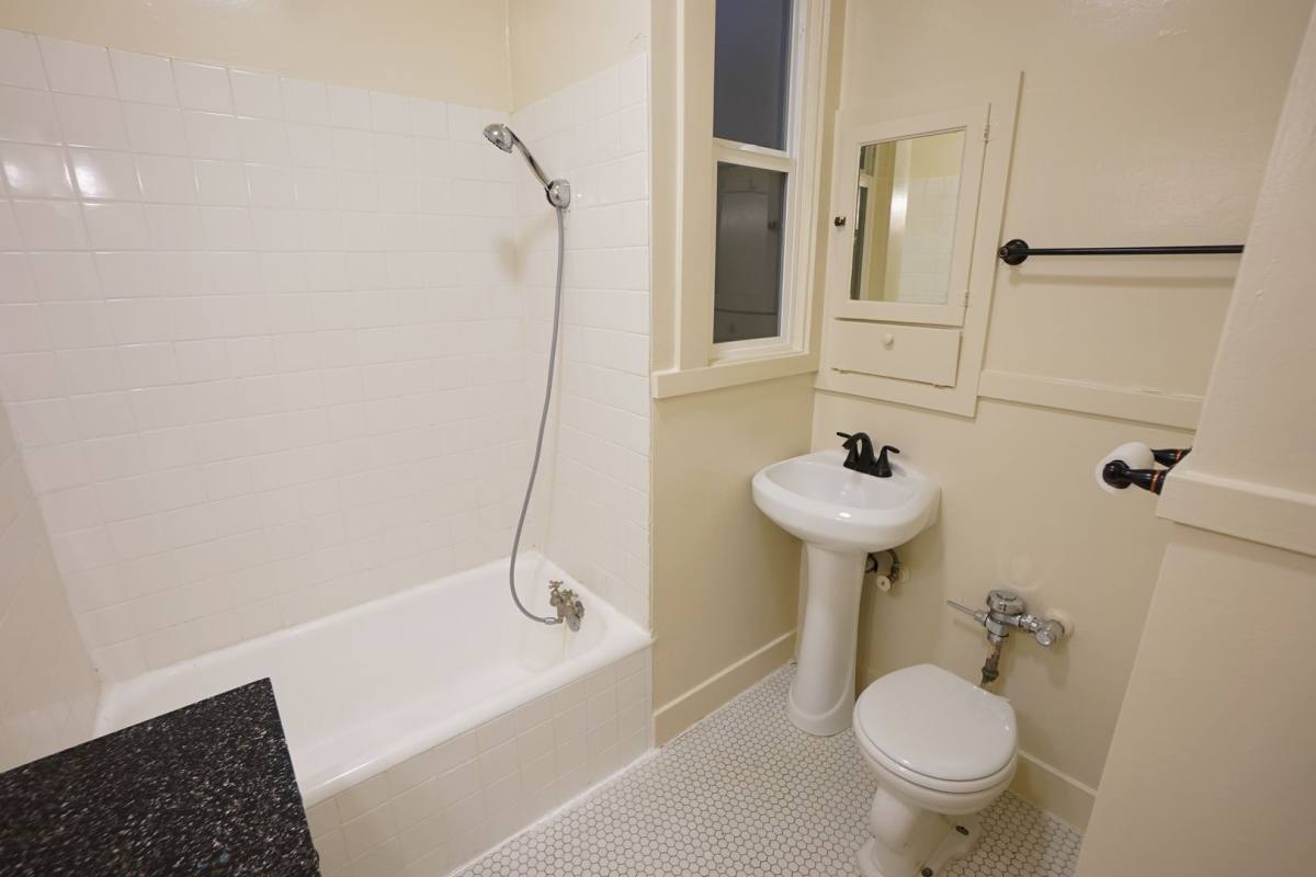 Art Deco In Midtown at Chrisler, 2210 I St, Sacramento, CA 95816 - Apartment for Rent - Image 3