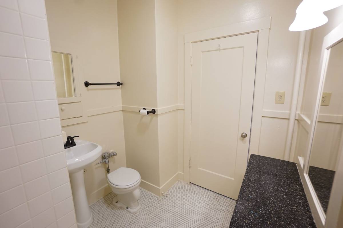 Art Deco In Midtown at Chrisler, 2210 I St, Sacramento, CA 95816 - Apartment for Rent - Image 5