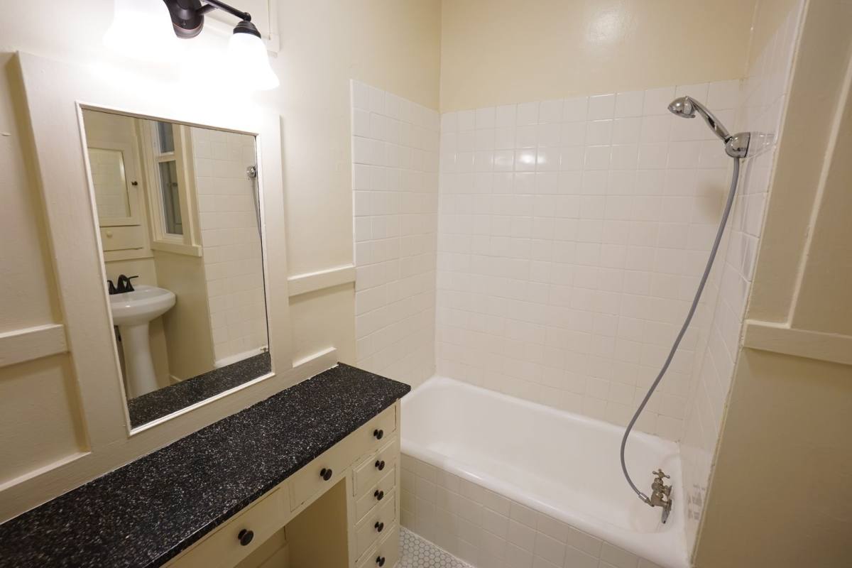 Art Deco In Midtown at Chrisler, 2210 I St, Sacramento, CA 95816 - Apartment for Rent - Image 4