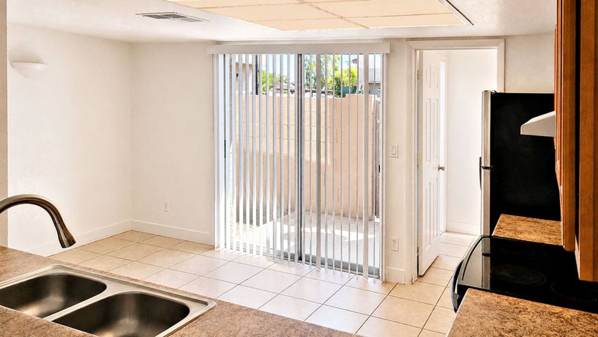 4828 W Orangewood Ave #131, Glendale, AZ 85301 - Townhouse for Rent - Image 4