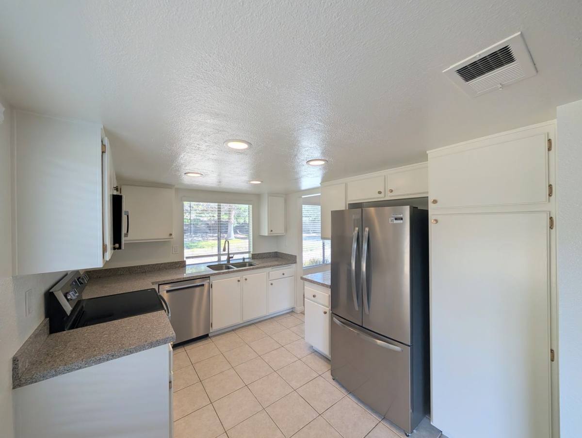 2042 Valley Rd, Oceanside, CA 92054 - House for Rent - Image 9