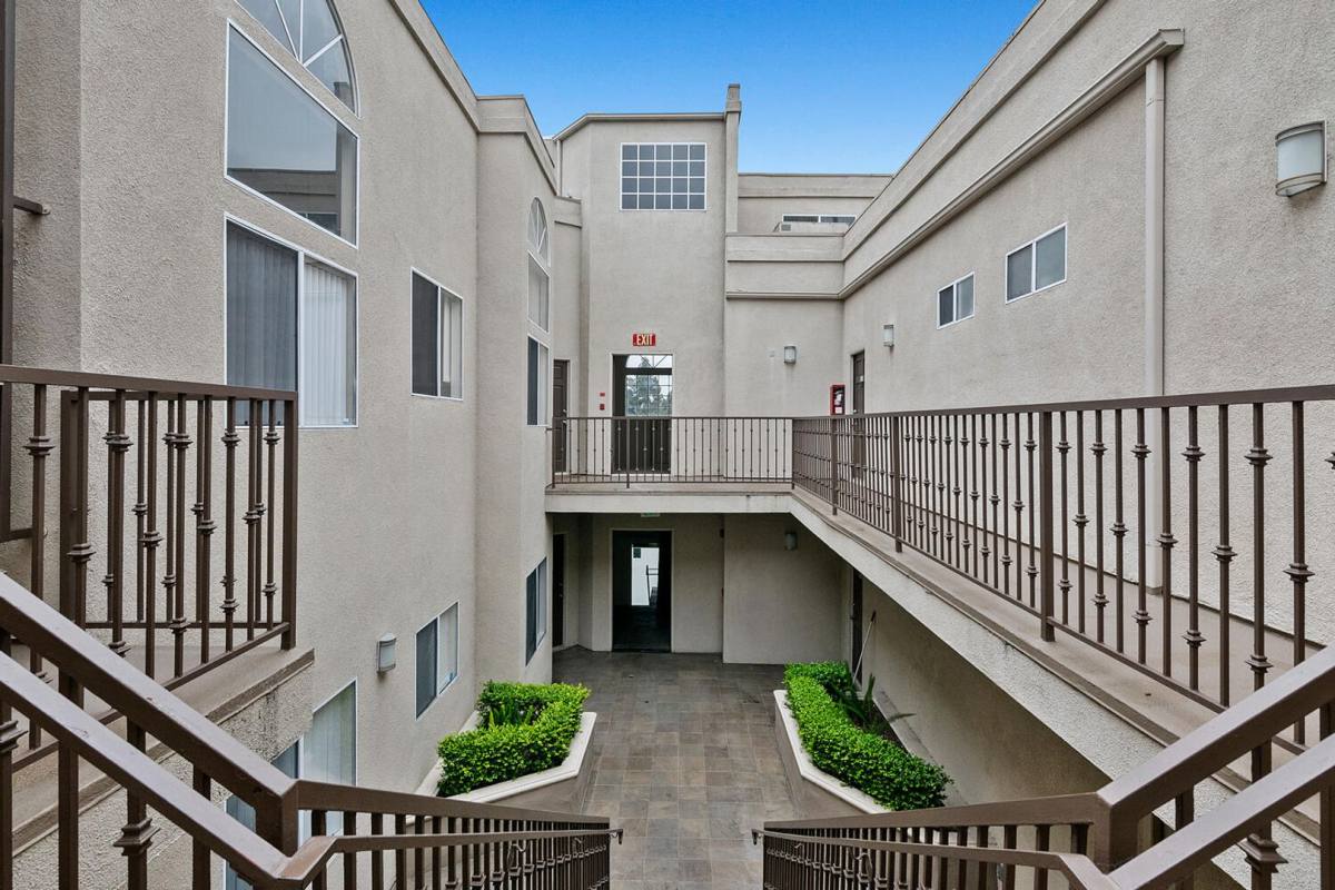 Vista Court Apartment Homes, 5200 Inglewood Blvd, Culver City, CA 90230 - Apartment for Rent - Image 3