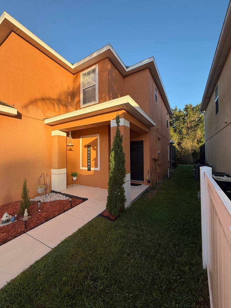 1435 Royal Ridge Dr, Davenport, FL 33896 - House for Rent - Image 2