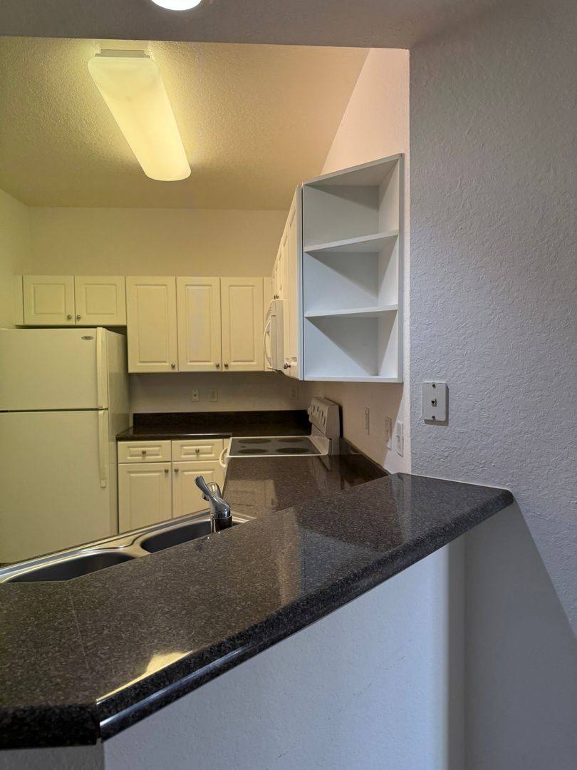 2586 57th Circle, Vero Beach, FL 32966 - Condo for Rent - Image 4