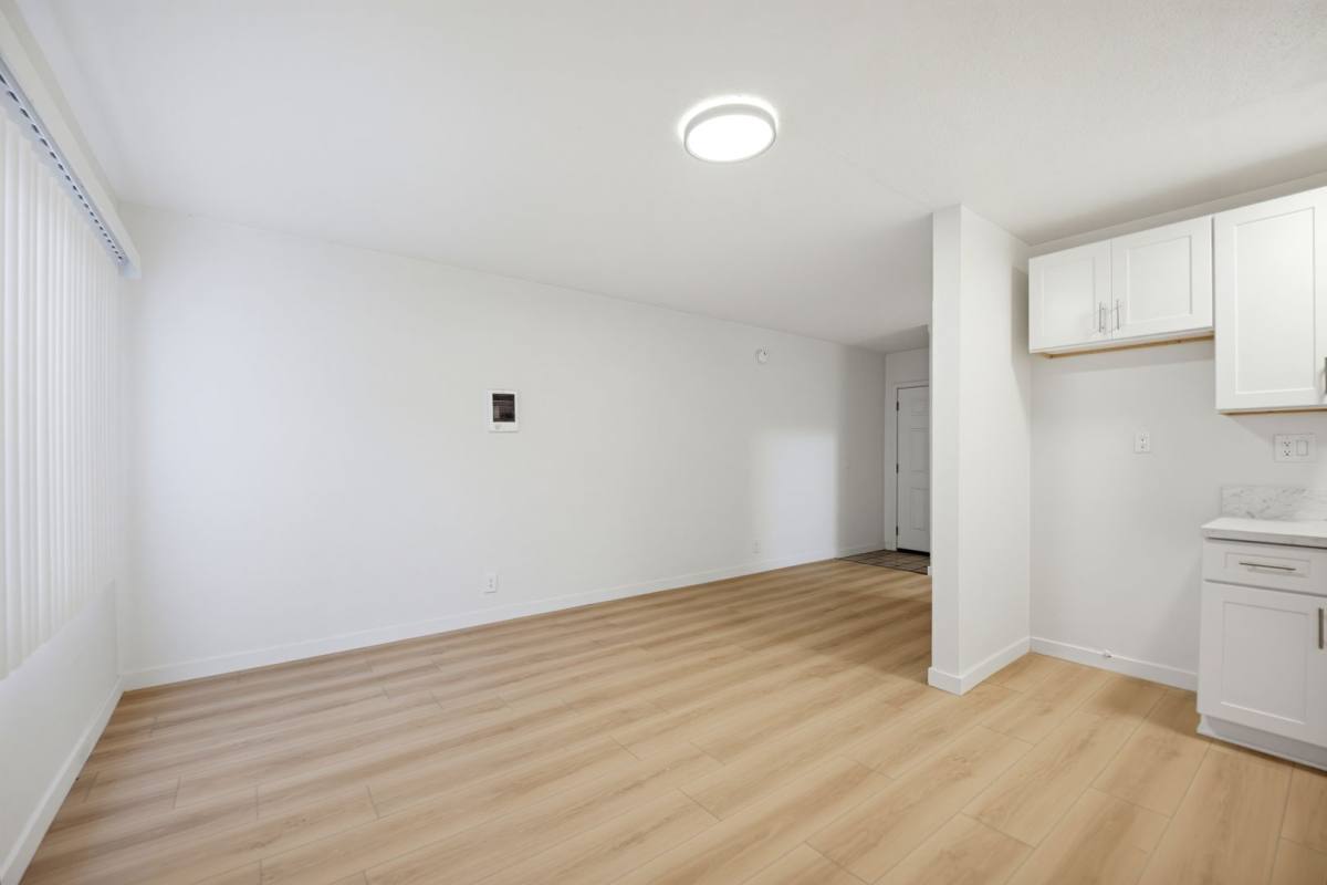 1337-1339 W 109th St, Los Angeles, CA 90044 - Apartment for Rent - Image 5