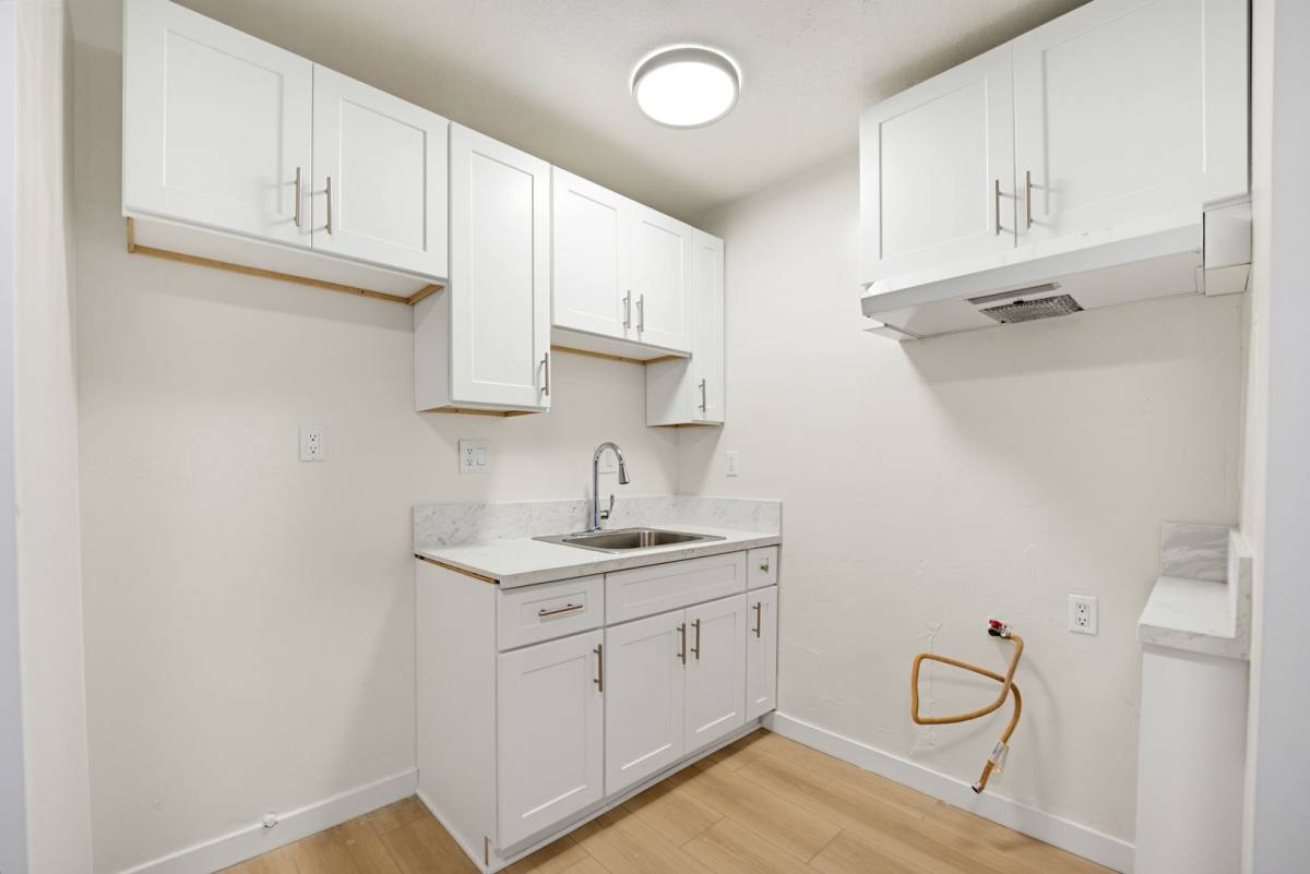 1337-1339 W 109th St, Los Angeles, CA 90044 - Apartment for Rent - Image 4