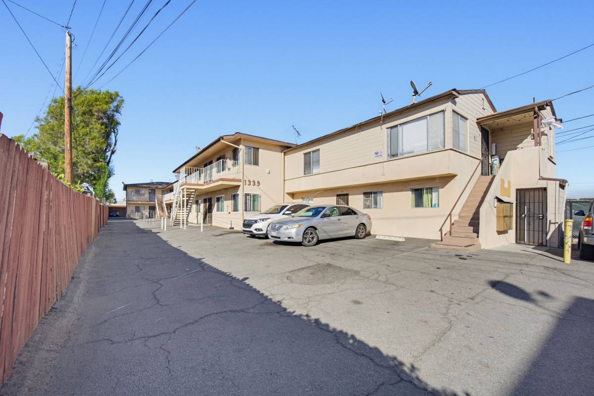 1337-1339 W 109th St, Los Angeles, CA 90044 - Apartment for Rent - Image 8