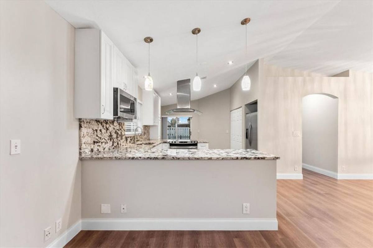 6000 NW 43rd Terrace, Coconut Creek, FL 33073 - House for Rent - Image 2