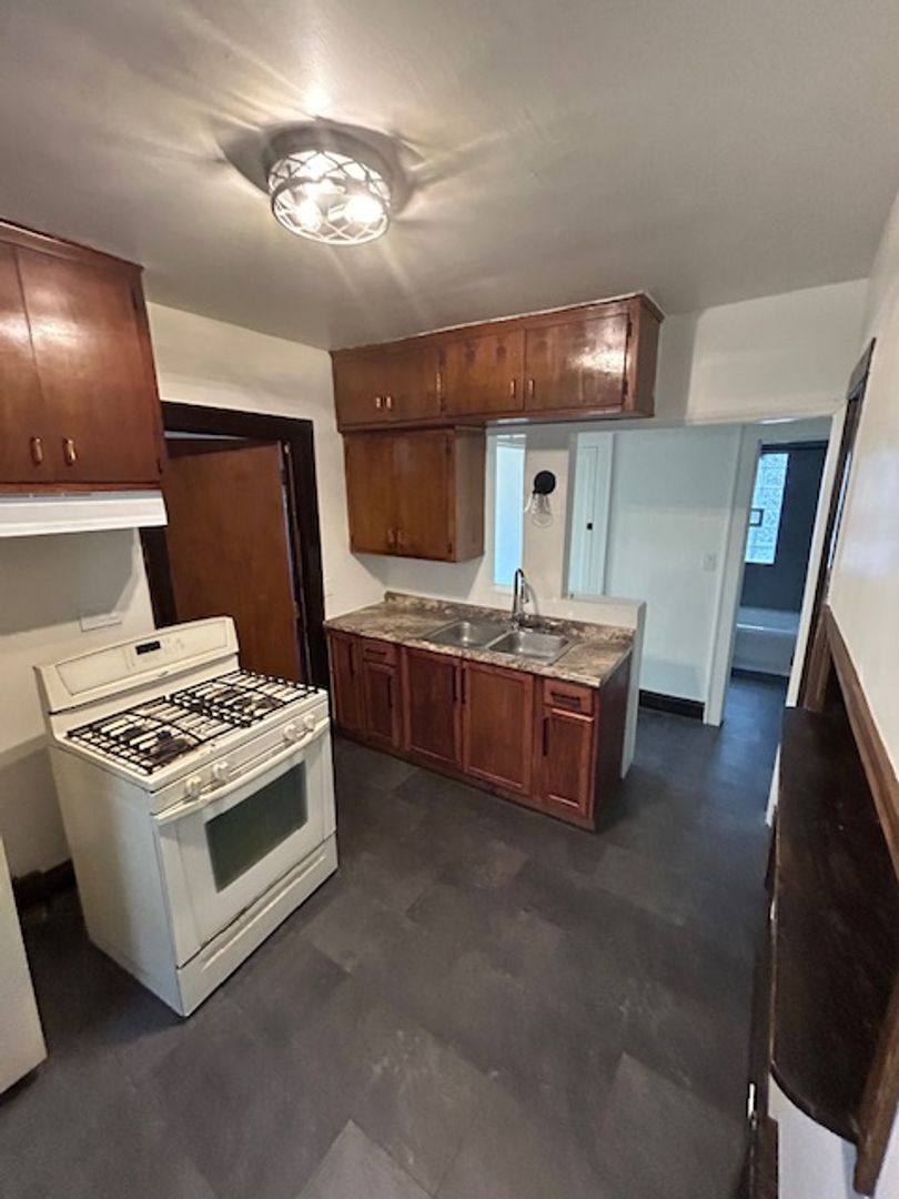 4959 N 38th St, Milwaukee, WI 53209 - Apartment for Rent - Image 3
