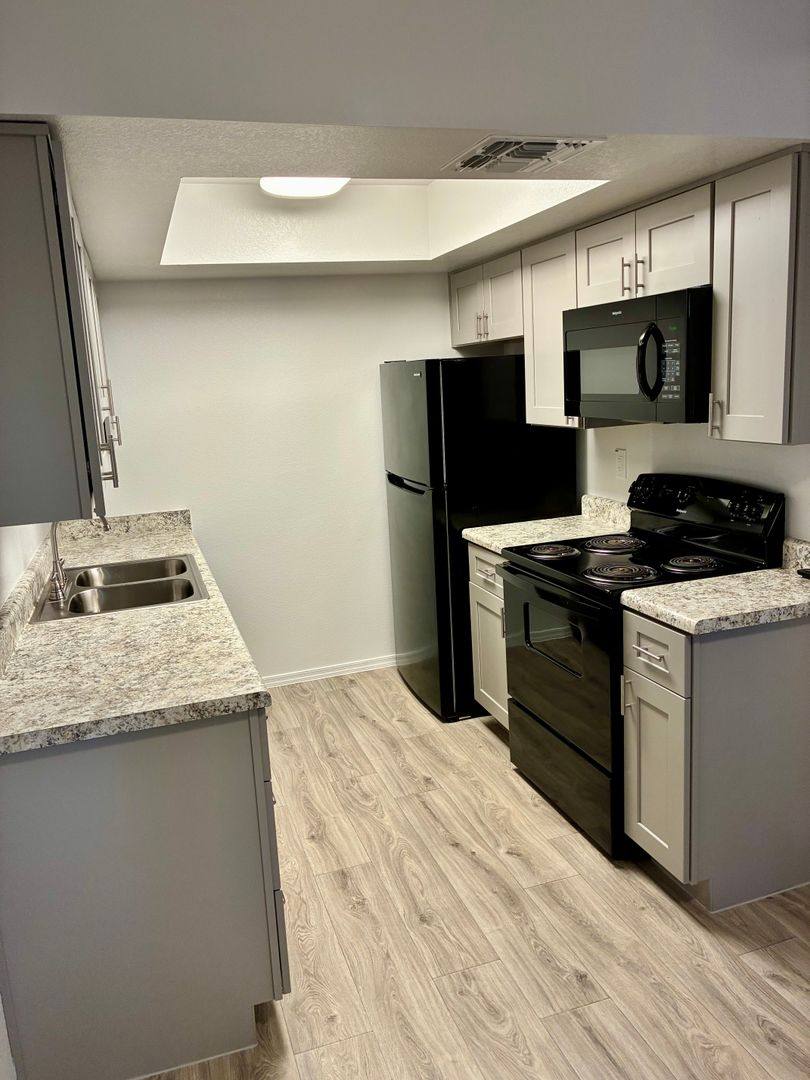 Hidden Village, 8605 N 59th Ave, Glendale, AZ 85302 - Apartment for Rent - Image 10