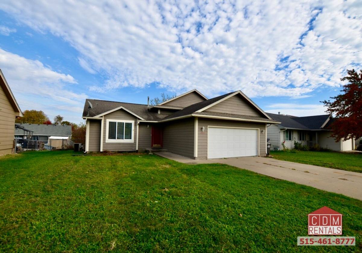 House for rent at 2929 Shadow Creek Lane, Des Moines, IA 50320