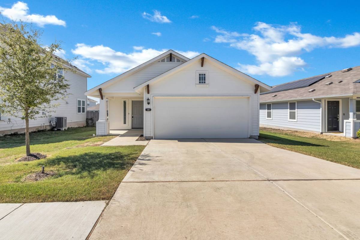 328 Black Opal Dr, Jarrell, TX 76537 - House for Rent