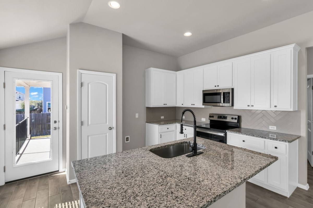 328 Black Opal Dr, Jarrell, TX 76537 - House for Rent - Image 5