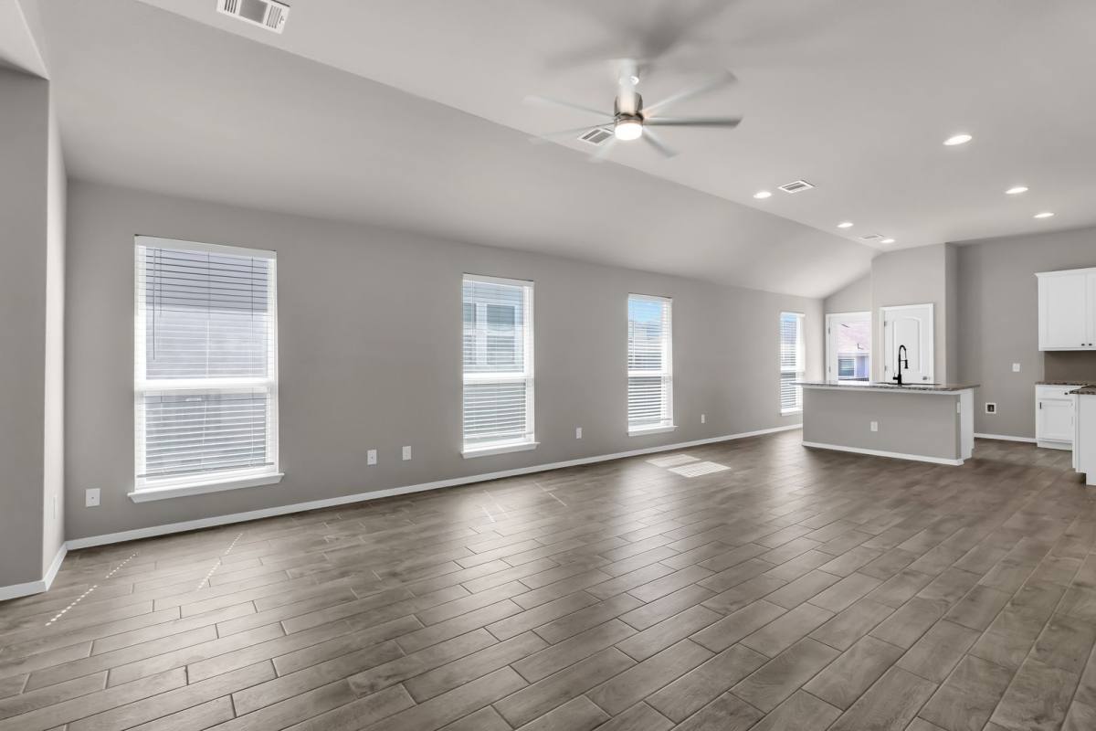 328 Black Opal Dr, Jarrell, TX 76537 - House for Rent - Image 4