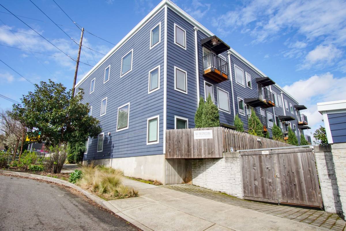Apartment for rent at 103 S Meade St #9, Portland, OR 97201
