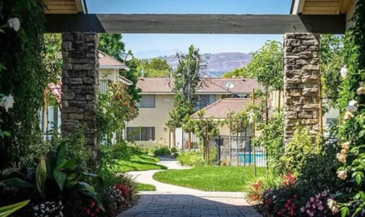 Apartment for rent at Rolling Hills Manor Apts, 1037 Rolling Hills Dr, Fullerton, CA 92835