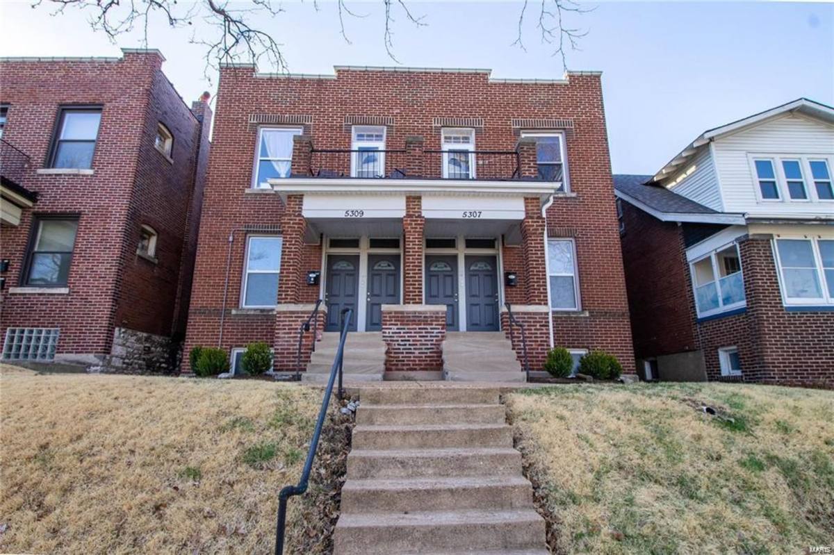 Apartment for rent at 5307-5309 S Kingshighway Blvd, St. Louis, MO 63109