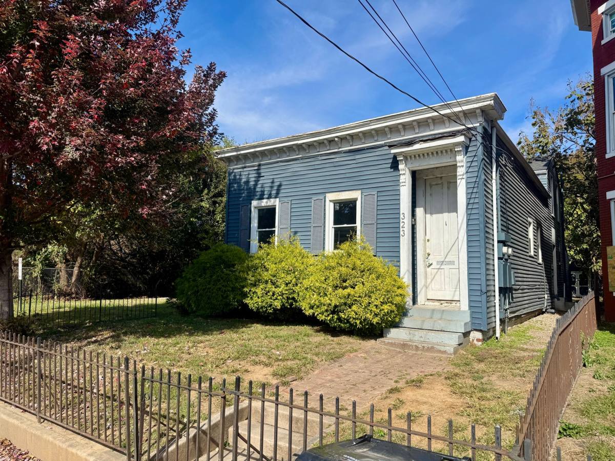 323 E Oak St, Louisville, KY 40203 - Apartment for Rent