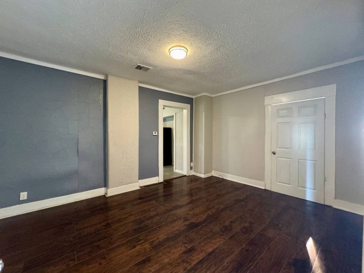 323 E Oak St, Louisville, KY 40203 - Apartment for Rent - Image 5