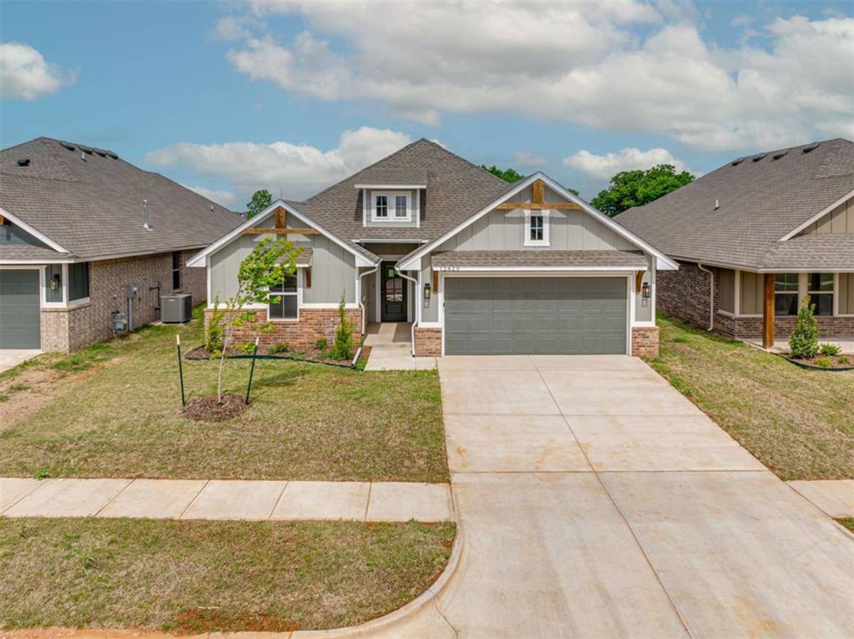 12429 Dolche Vita Dr, Yukon, OK 73099 - House for Rent