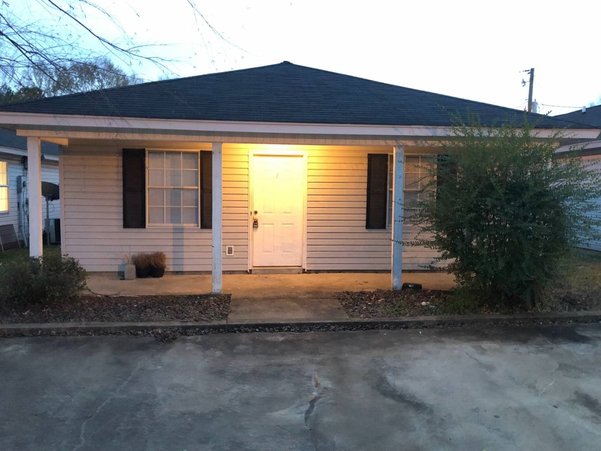 Apartment for rent at 1315 Louisville St, Starkville, MS 39759