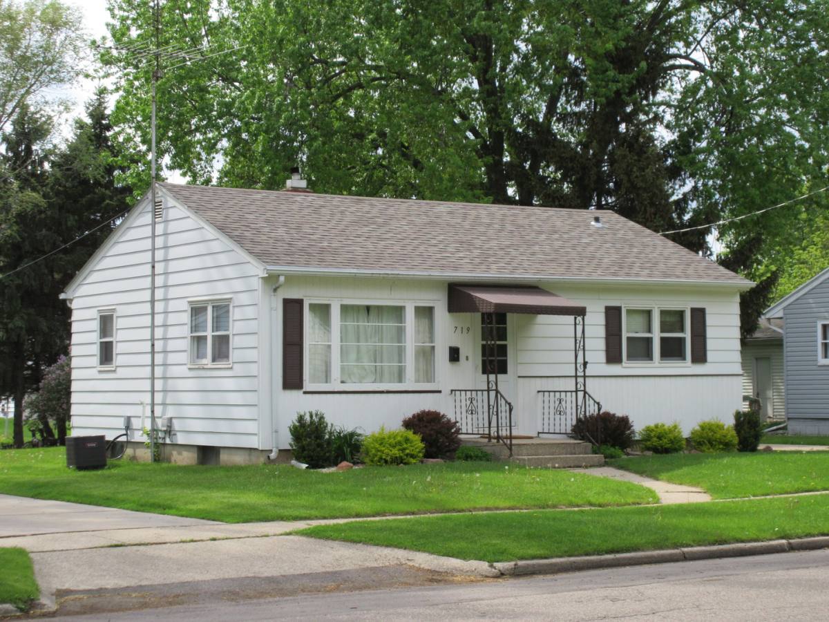 House for rent at 719 Caroline St, Janesville, WI 53545