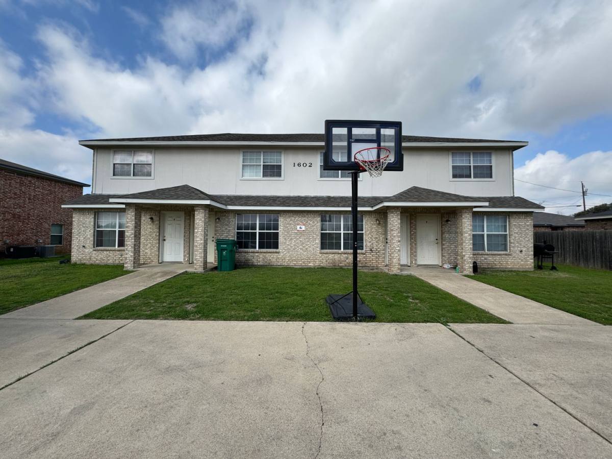 1602 Aztec Trace, Harker Heights, TX 76548 - Townhouse for Rent - Image 2