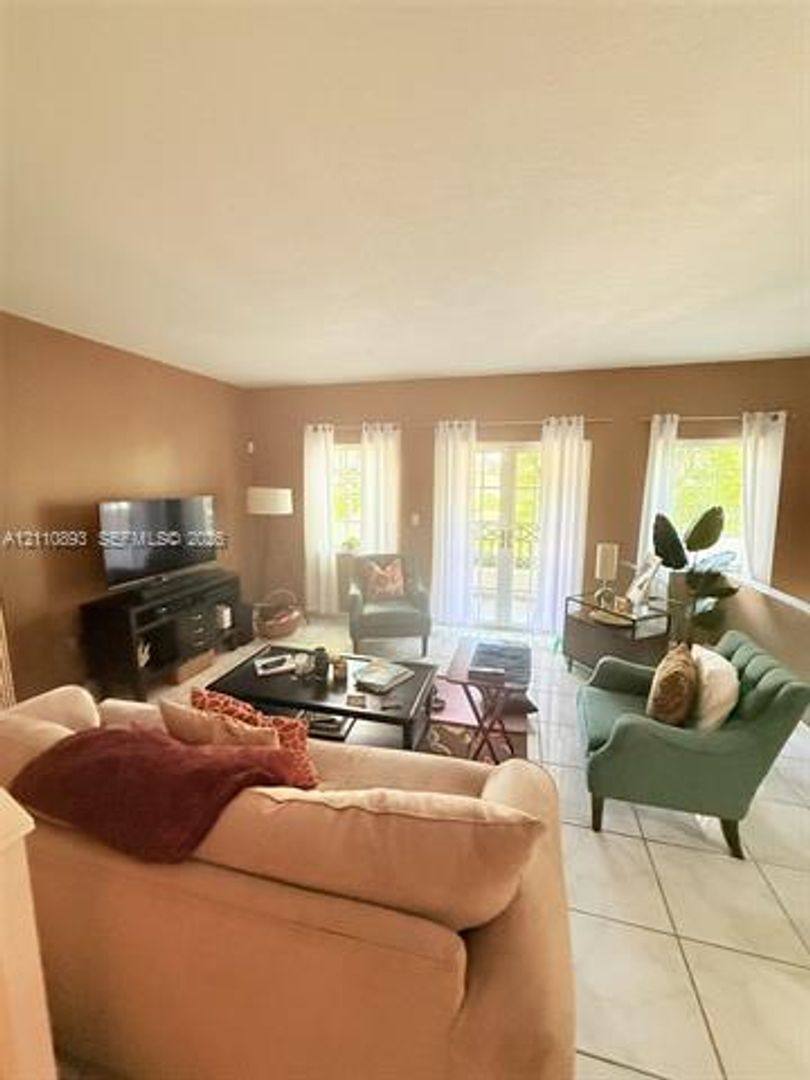 261 Navarre Ave Th C-8, Coral Gables, FL 33134 - Townhouse for Rent - Image 8