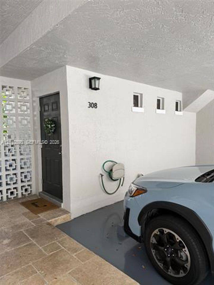 261 Navarre Ave Th C-8, Coral Gables, FL 33134 - Townhouse for Rent - Image 7