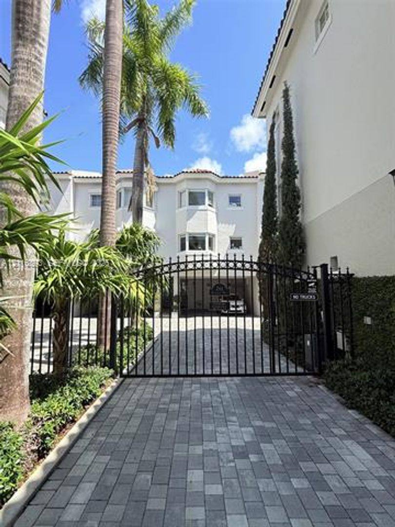 261 Navarre Ave Th C-8, Coral Gables, FL 33134 - Townhouse for Rent - Image 5