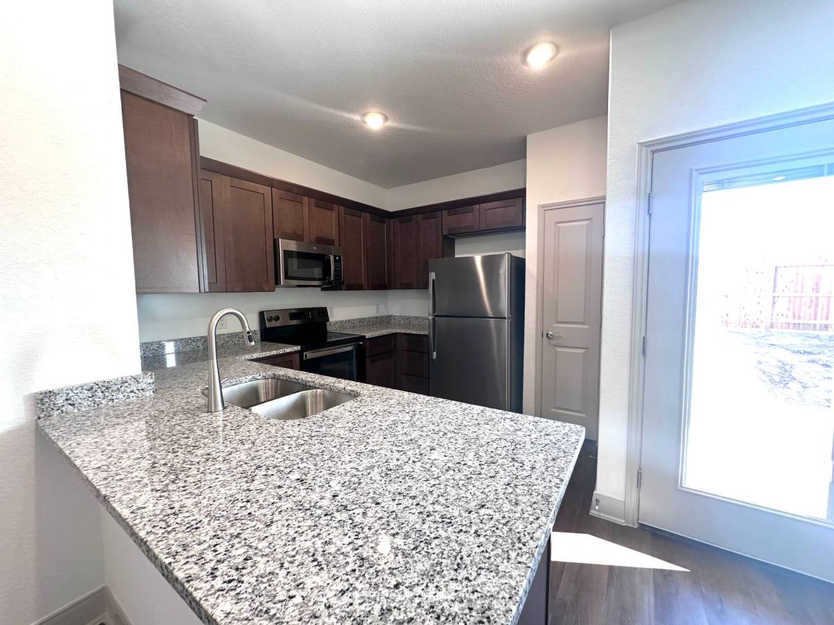 7536 Magnolia Village #101, San Antonio, TX 78252 - Townhouse for Rent - Image 10