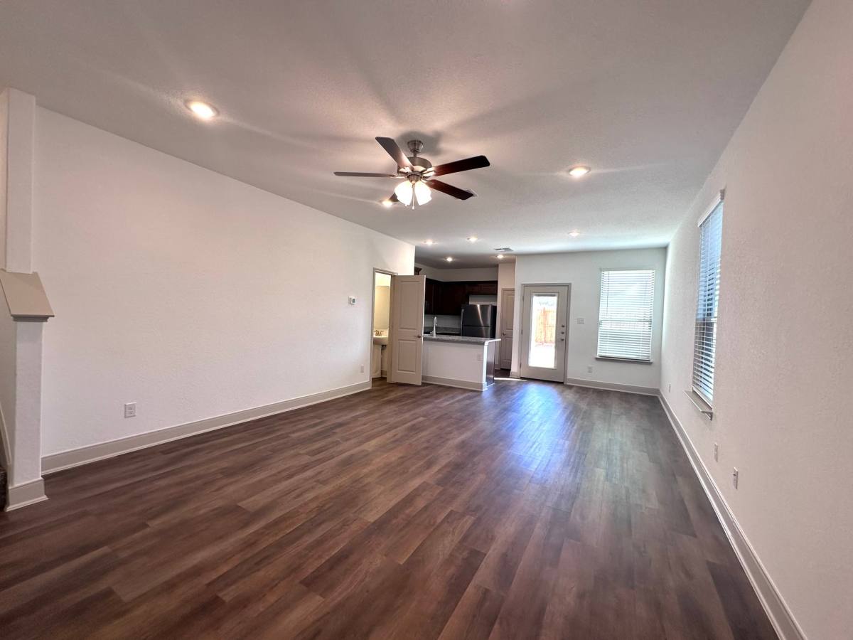7536 Magnolia Village #101, San Antonio, TX 78252 - Townhouse for Rent - Image 5