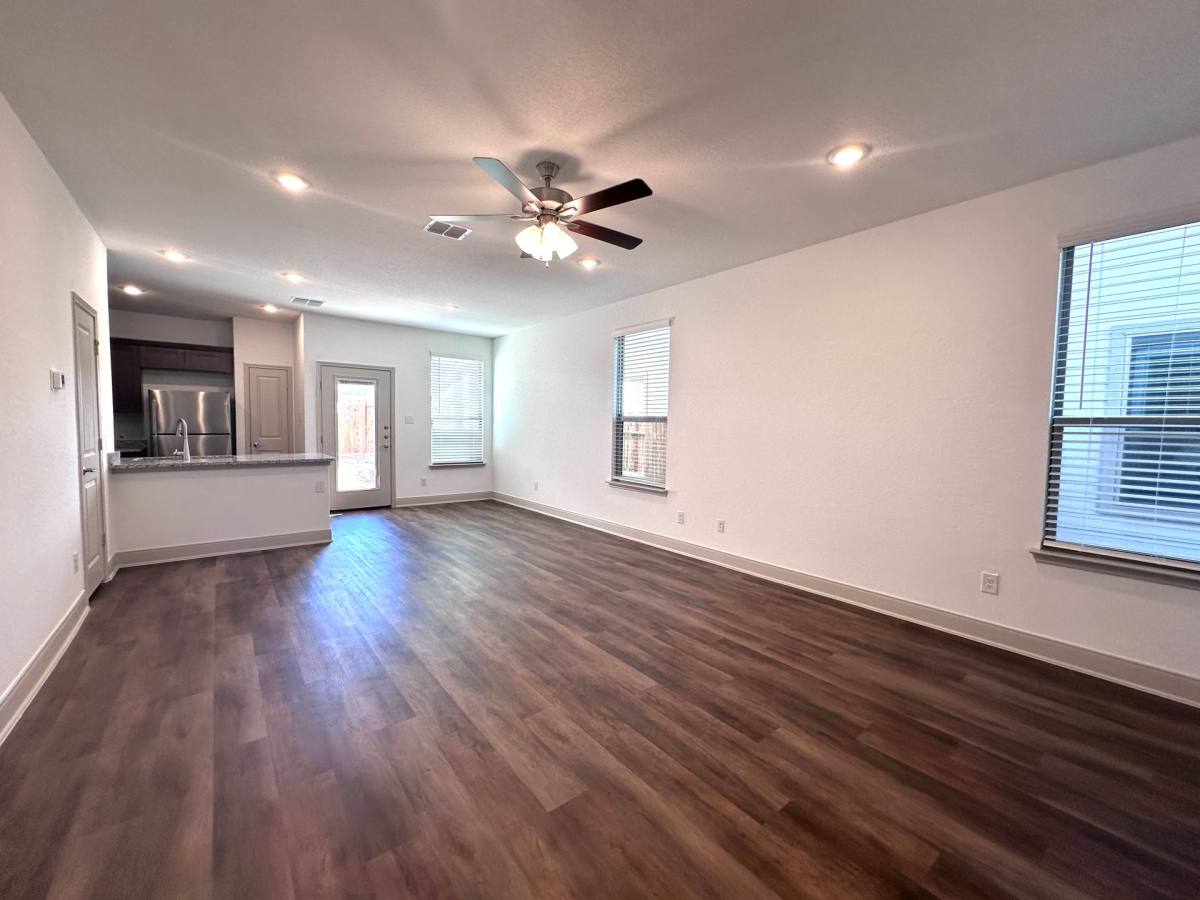 7536 Magnolia Village #101, San Antonio, TX 78252 - Townhouse for Rent - Image 4