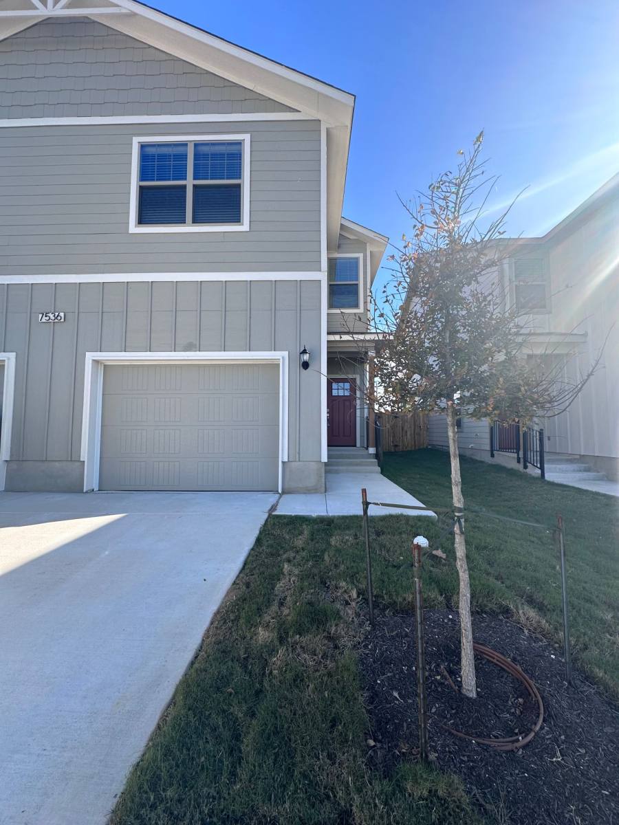 7536 Magnolia Village #101, San Antonio, TX 78252 - Townhouse for Rent - Image 2