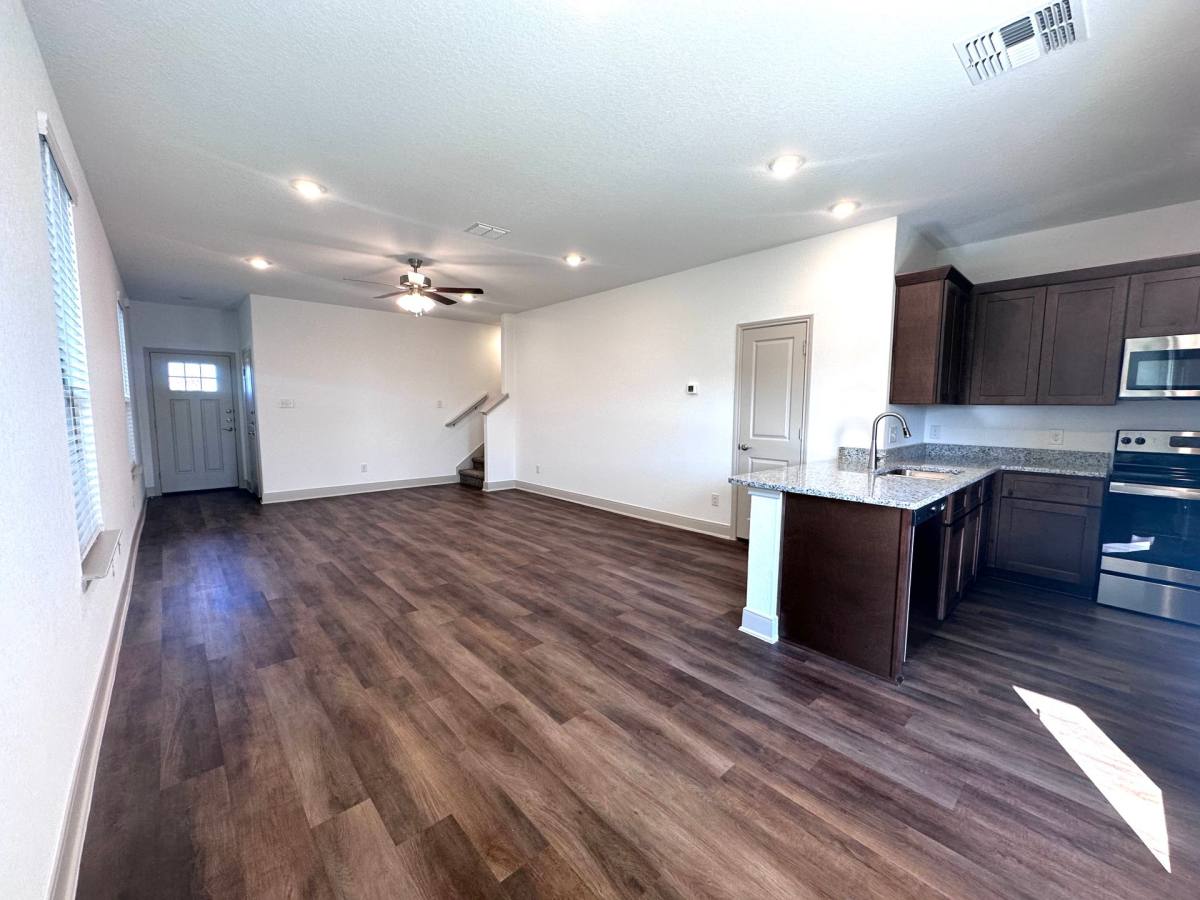 7536 Magnolia Village #101, San Antonio, TX 78252 - Townhouse for Rent - Image 6