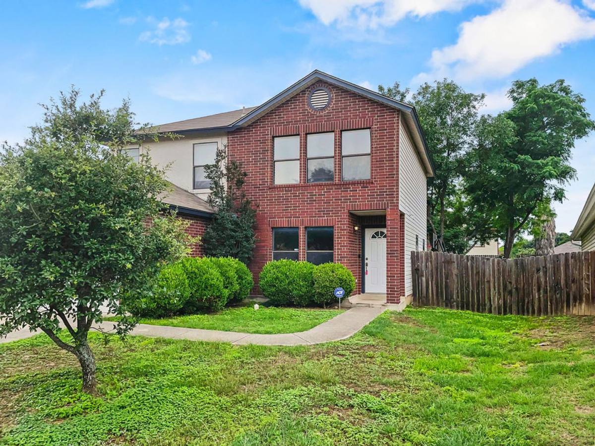 9731 Bronson Creek, San Antonio, TX 78251 - House for Rent - Image 2