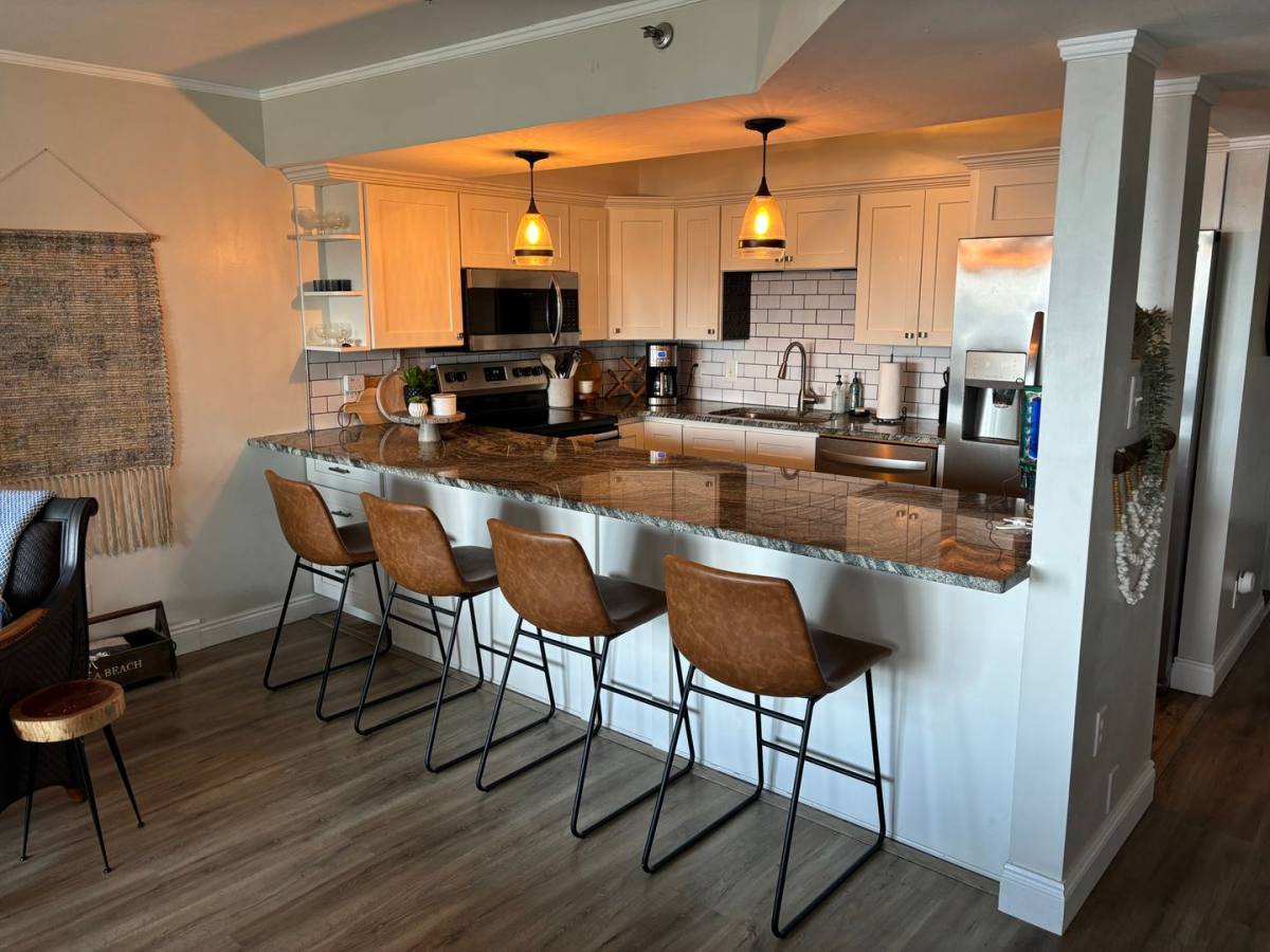 324 E Beach Dr #202, Panama City, FL 32401 - Apartment for Rent - Image 3