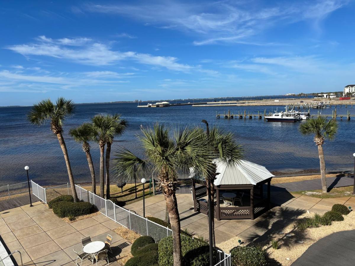 324 E Beach Dr #202, Panama City, FL 32401 - Apartment for Rent - Image 6