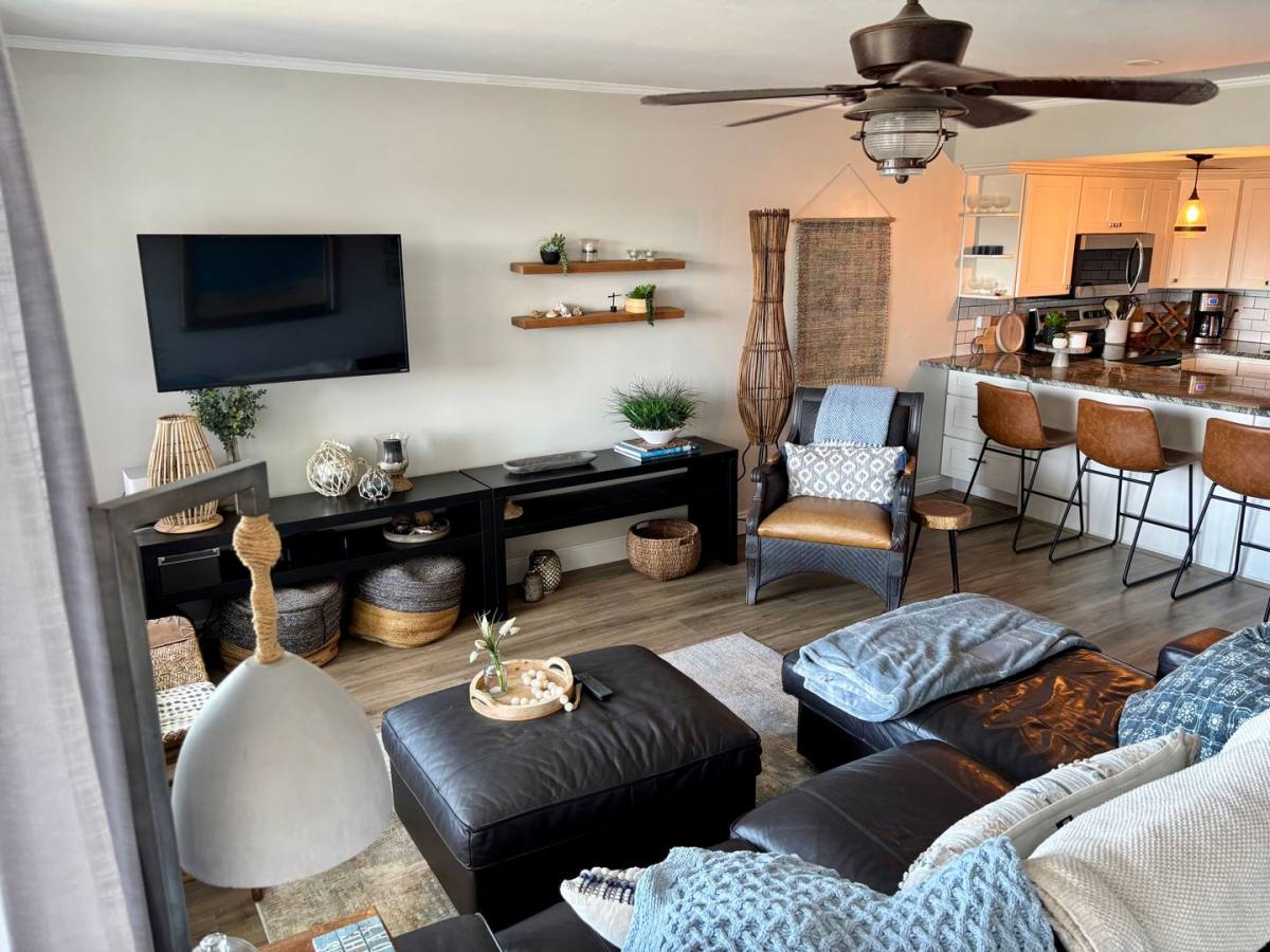 324 E Beach Dr #202, Panama City, FL 32401 - Apartment for Rent - Image 2