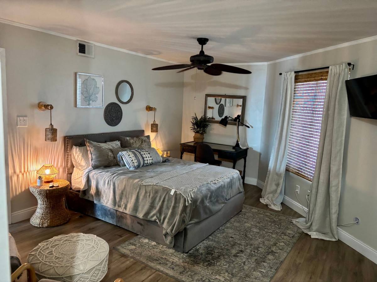 324 E Beach Dr #202, Panama City, FL 32401 - Apartment for Rent - Image 9