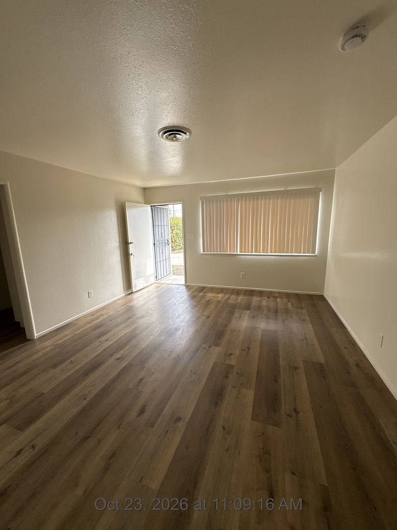 503-505 W Tulare, Visalia, CA 93277 - Apartment for Rent - Image 2