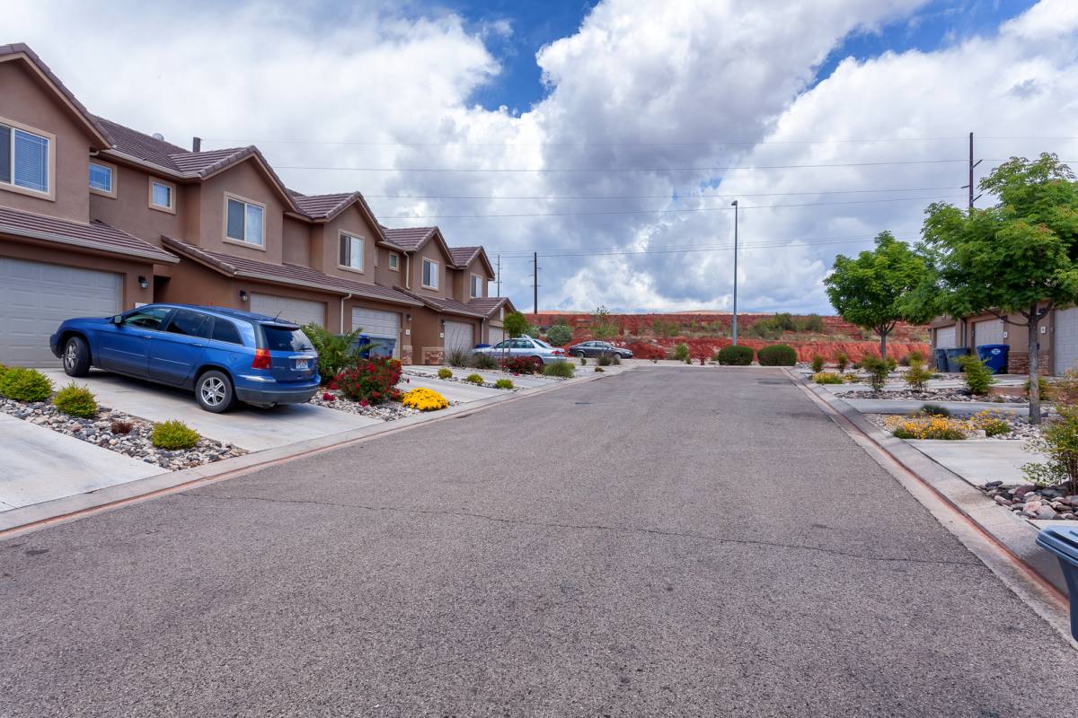 1000 E Bluff View Dr #22, Washington, UT 84780 - Townhouse for Rent - Image 2
