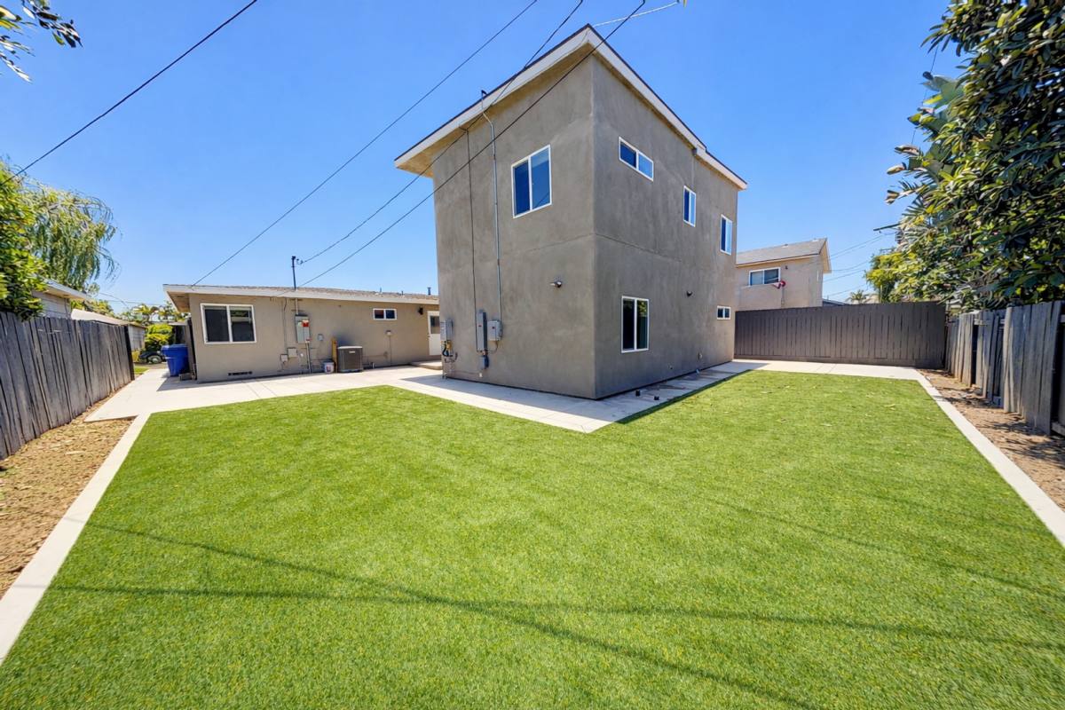 Townhouse for rent at 6154 Dorothy Dr, San Diego, CA 92115