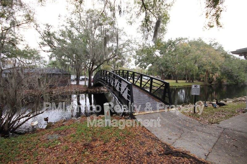 7430 E Bank Dr, Tampa, FL 33617 - Townhouse for Rent - Image 5