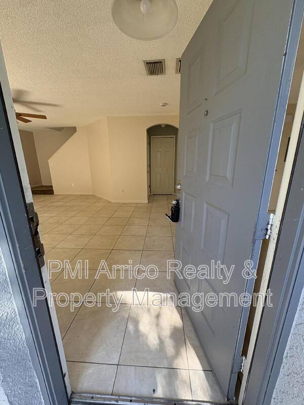 7430 E Bank Dr, Tampa, FL 33617 - Townhouse for Rent - Image 7