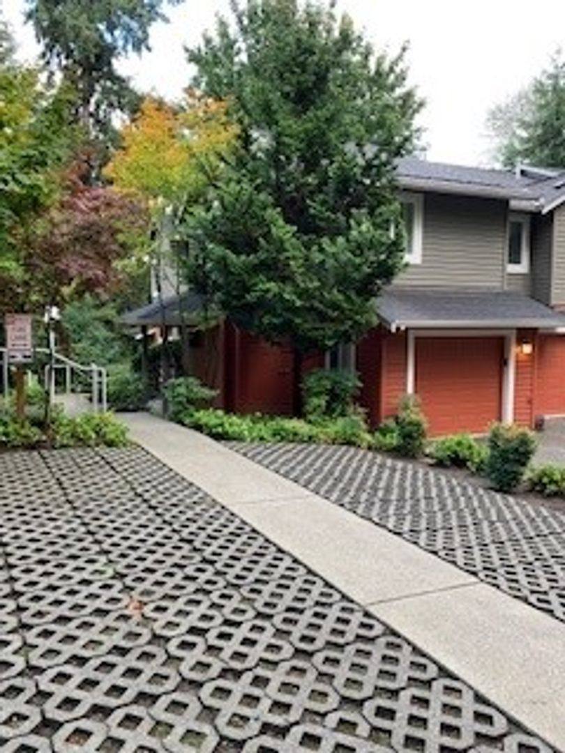 Condo for rent at 12935 SE 26th Place #D-3, Bellevue, WA 98005