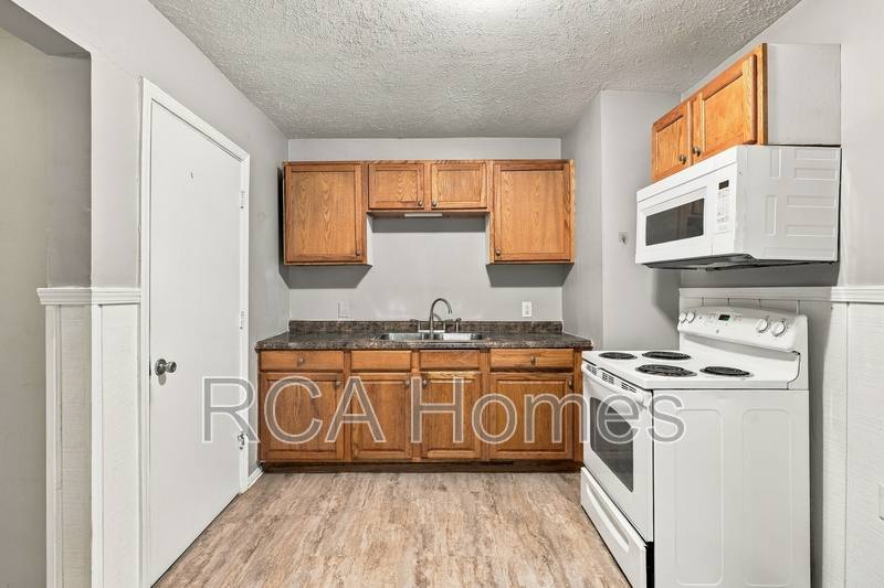 2831 E 19th St, Indianapolis, IN 46218 - House for Rent - Image 4