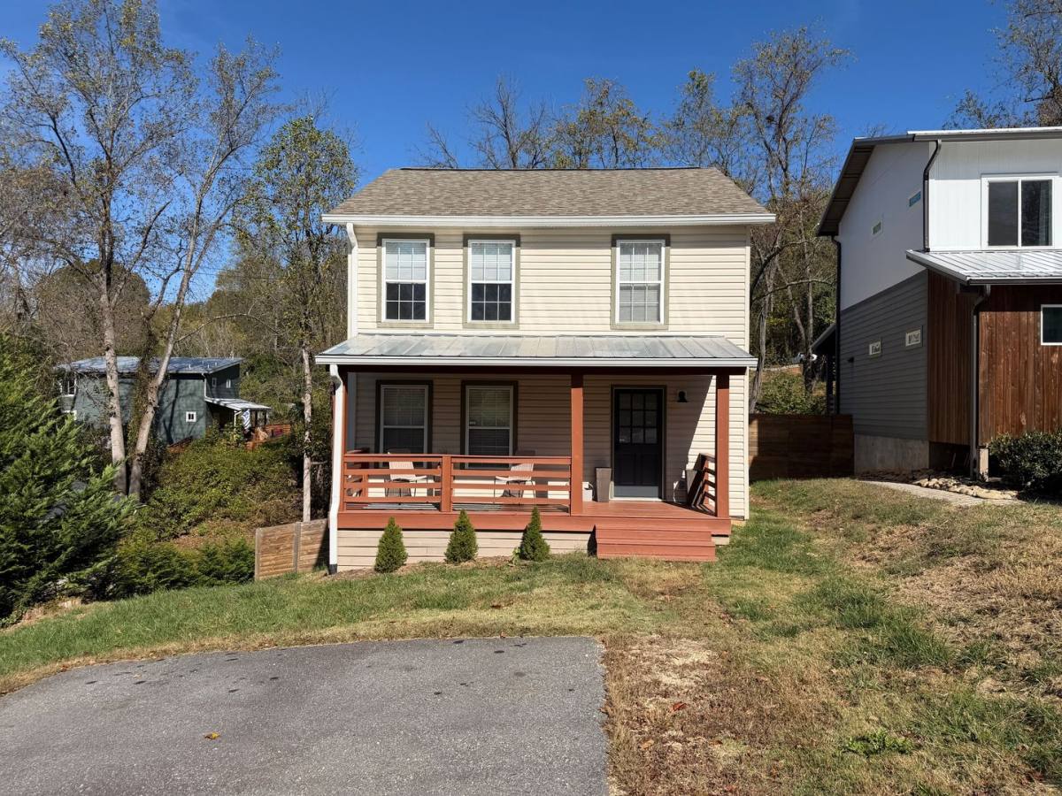 10 Peace St, Asheville, NC 28806 - House for Rent - Image 3