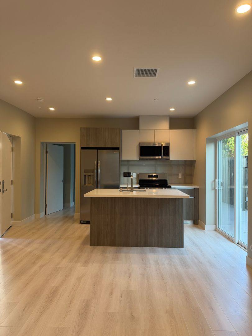 The Vivant, 6944 Knowlton Place, Los Angeles, CA 90045 - Apartment for Rent - Image 2