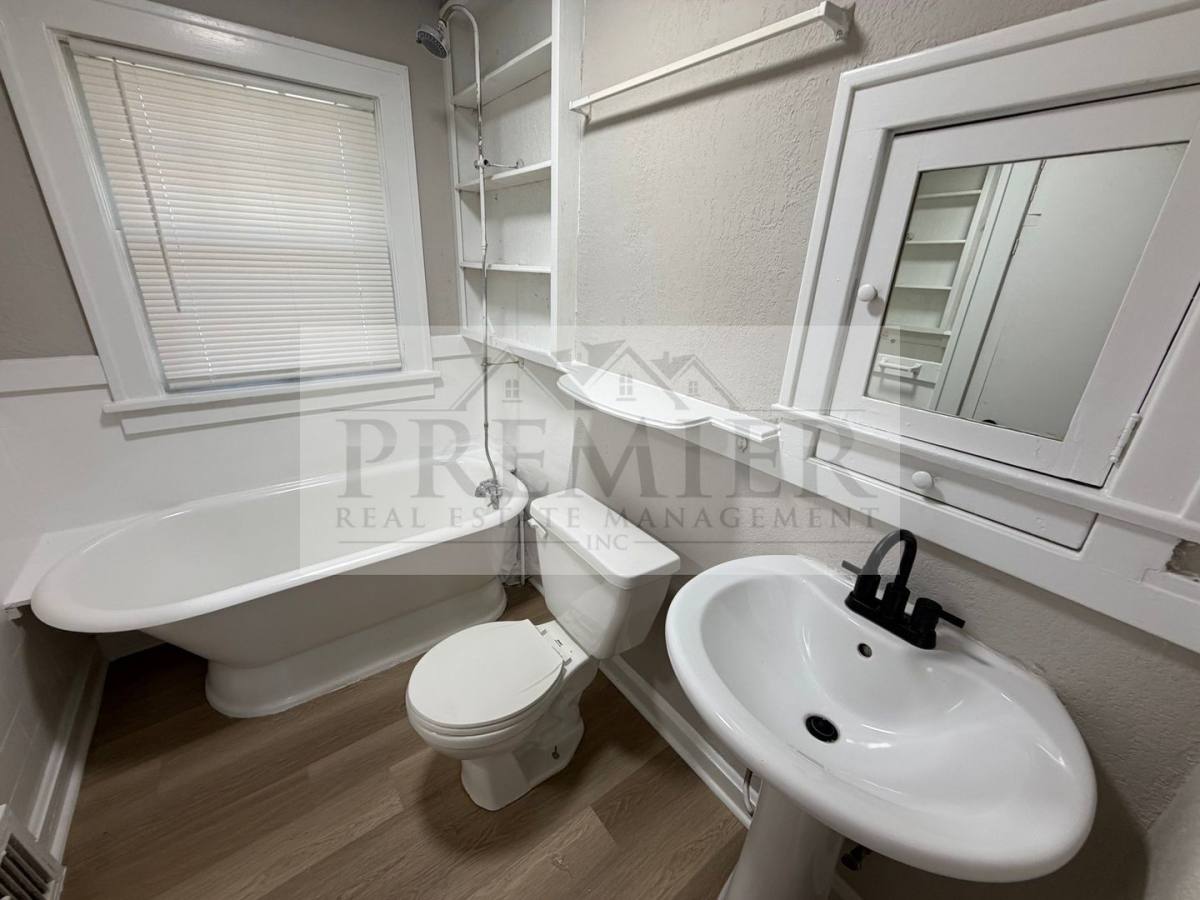 205 S Ash Ave, Independence, MO 64053 - Apartment for Rent - Image 10